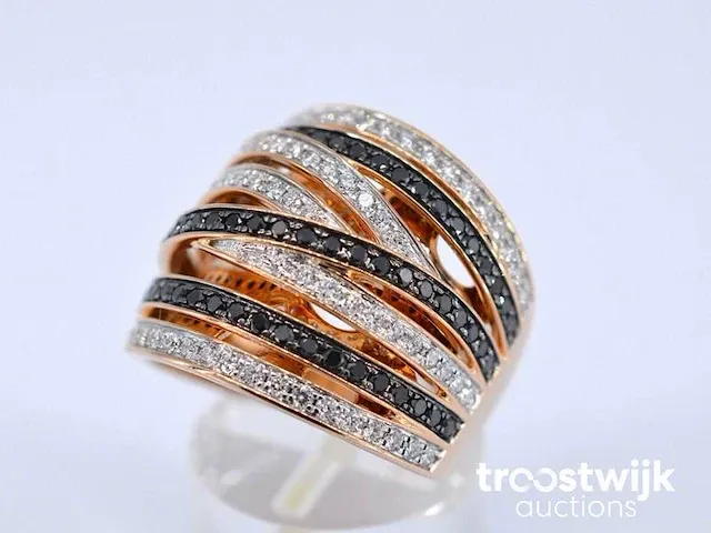 Rosegouden design ring met witte en zwarte briljanten diamanten - afbeelding 4 van  9