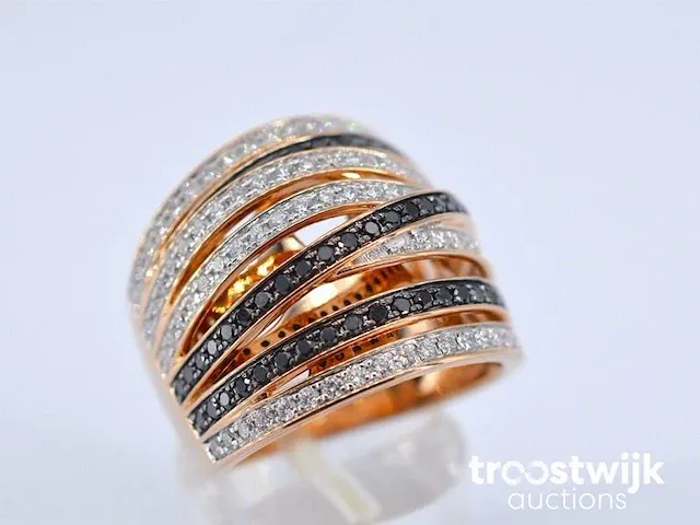 Rosegouden design ring met witte en zwarte briljanten diamanten - afbeelding 5 van  9