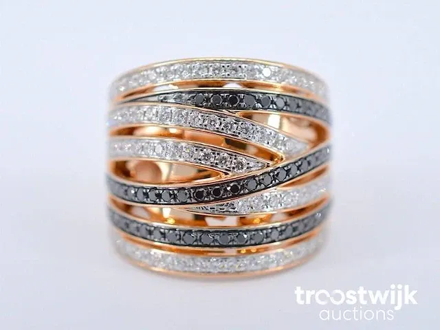 Rosegouden design ring met witte en zwarte briljanten diamanten - afbeelding 6 van  9