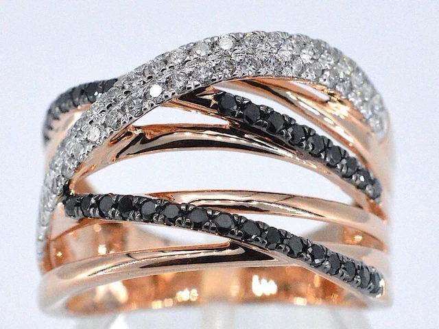 Rosegouden design ring met witte en zwarte briljanten diamanten - afbeelding 1 van  10
