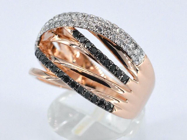 Rosegouden design ring met witte en zwarte briljanten diamanten - afbeelding 5 van  10