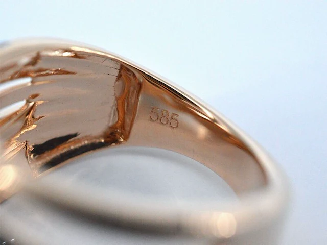 Rosegouden design ring met witte en zwarte briljanten diamanten - afbeelding 9 van  10