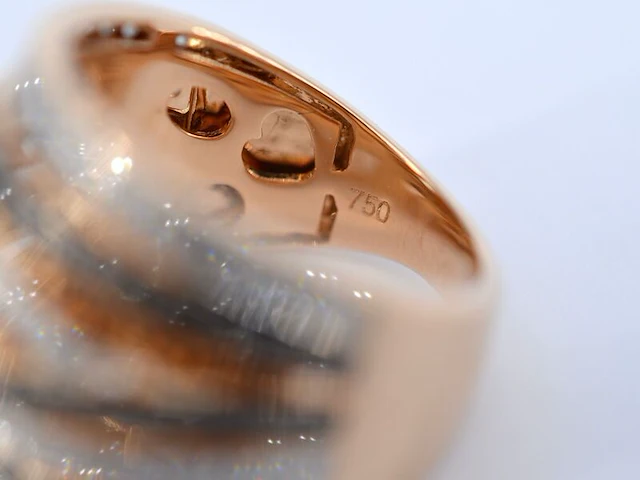 Rosegouden design ring met witte en zwarte briljanten diamanten - afbeelding 8 van  10