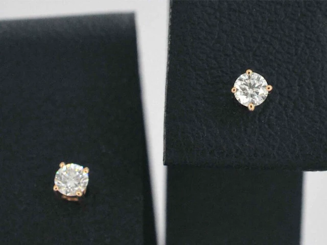 Rosegouden oorbellen met diamant - afbeelding 1 van  12