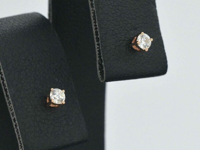 Rosegouden oorbellen met diamant - afbeelding 5 van  10