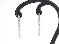 Rosegouden oorhangers met natuurlijke diamanten - afbeelding 2 van  9