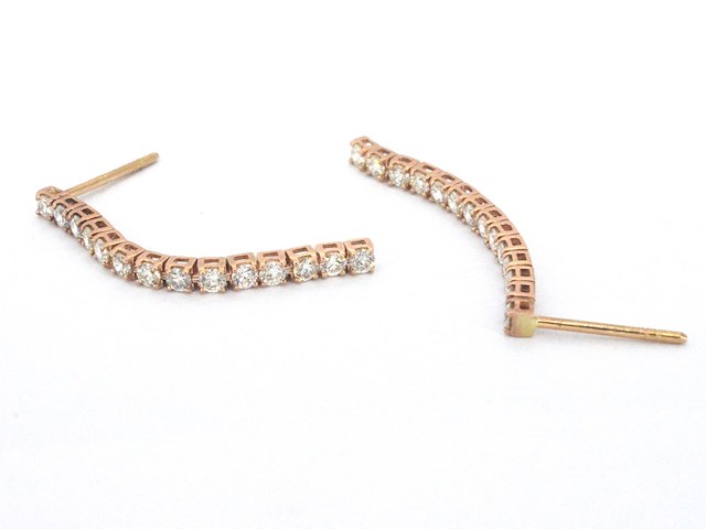 Rosegouden oorhangers met natuurlijke diamanten - afbeelding 4 van  9