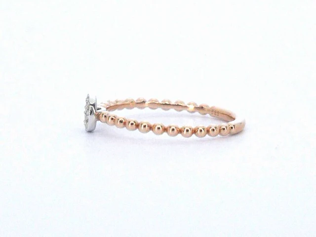 Rosegouden ring met centraal een rondje vol gezet met diamanten - afbeelding 9 van  10