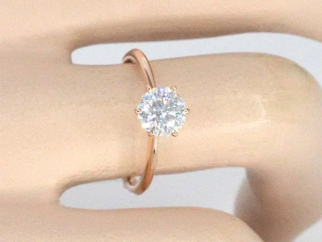 Rosegouden ring met een briljant geslepen diamanten van 1.00 carat - afbeelding 2 van  11