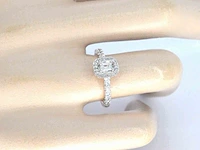 Rosegouden ring met natuurlijke baguette en briljant geslepen diamanten - afbeelding 2 van  10