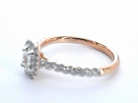 Rosegouden ring met natuurlijke baguette en briljant geslepen diamanten - afbeelding 7 van  10