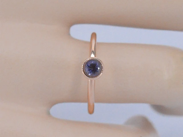 Rosegouden ring met tanzaniet - afbeelding 4 van  11