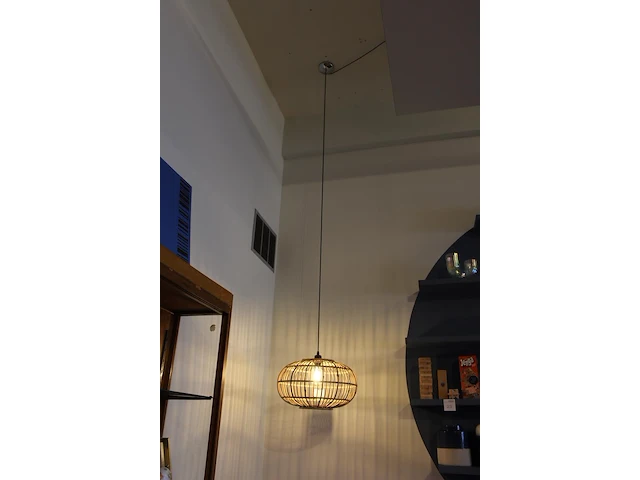 Rotan hanglamp. let op: dient door uzelf gedemonteerd te worden op 4 m hoogte. - afbeelding 2 van  2