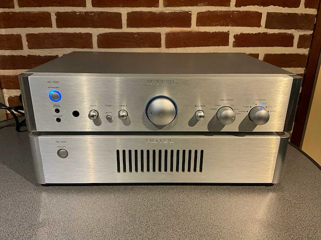 Rotel rc1550 voorversterker - afbeelding 1 van  8