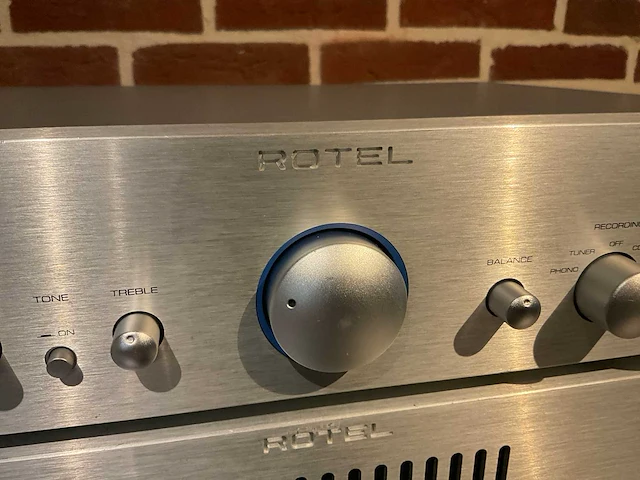 Rotel rc1550 voorversterker - afbeelding 8 van  8