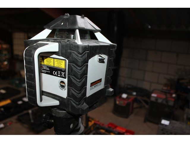 Roterende laser laserliner quadron met statief, ontvanger en afstandsbediening in flightcase. - afbeelding 3 van  4