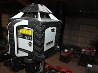 Roterende laser laserliner quadron met statief, ontvanger en afstandsbediening in flightcase. - afbeelding 3 van  4