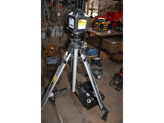 Roterende laser laserliner quadron met statief, ontvanger en afstandsbediening in flightcase. - afbeelding 4 van  4