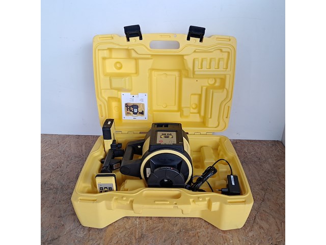 Roterende laser zelfstellend leica, rugby 840, bouwjaar 2015 - afbeelding 1 van  7