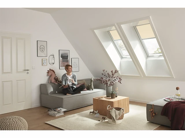 Roto origineel rolgordijn exclusiv zre geleiderail zilver daglichtrolgordijn voor dakvensters serie designo r4/r7 et classic 43/73 maat 074/140 | 07/14 kleur stof beige - afbeelding 3 van  5