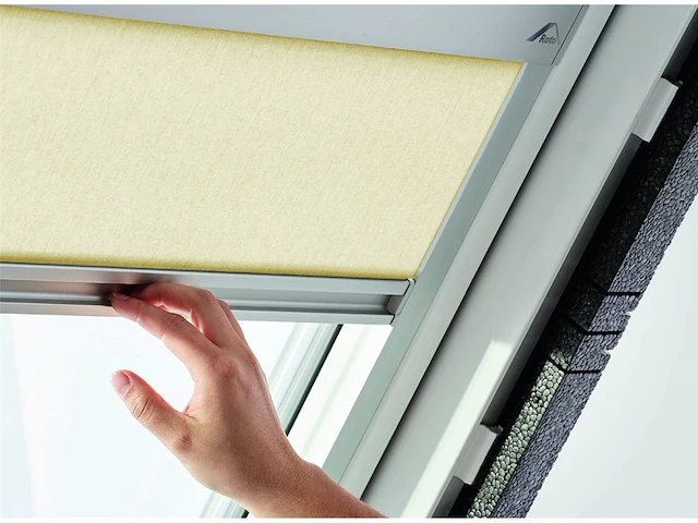 Roto origineel rolgordijn exclusiv zre geleiderail zilver daglichtrolgordijn voor dakvensters serie designo r4/r7 et classic 43/73 maat 074/140 | 07/14 kleur stof beige - afbeelding 4 van  5