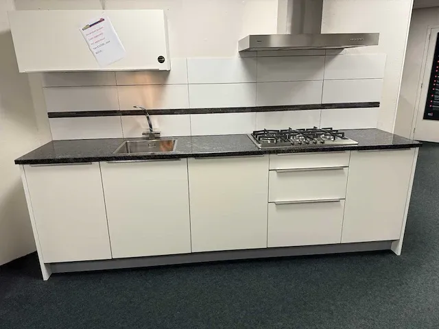 Rotpunkt - showroomkeuken - afbeelding 15 van  32