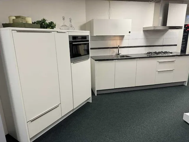 Rotpunkt - showroomkeuken - afbeelding 1 van  32