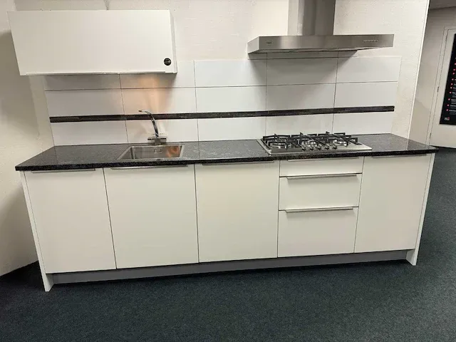 Rotpunkt - showroomkeuken - afbeelding 2 van  32