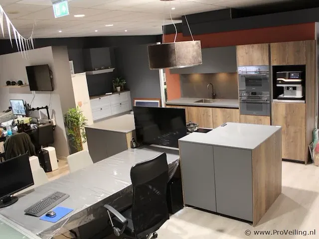Rotpunkt eilandkeuken eettafel - afbeelding 1 van  51