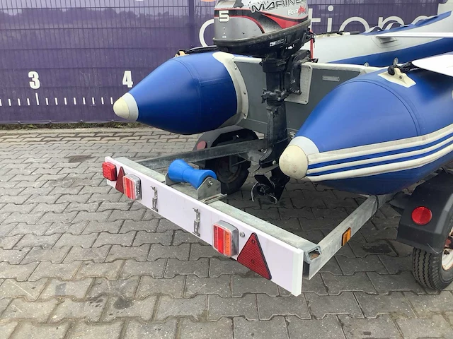Roughneck 1-yd-009 rubberboot op trailer - afbeelding 2 van  11