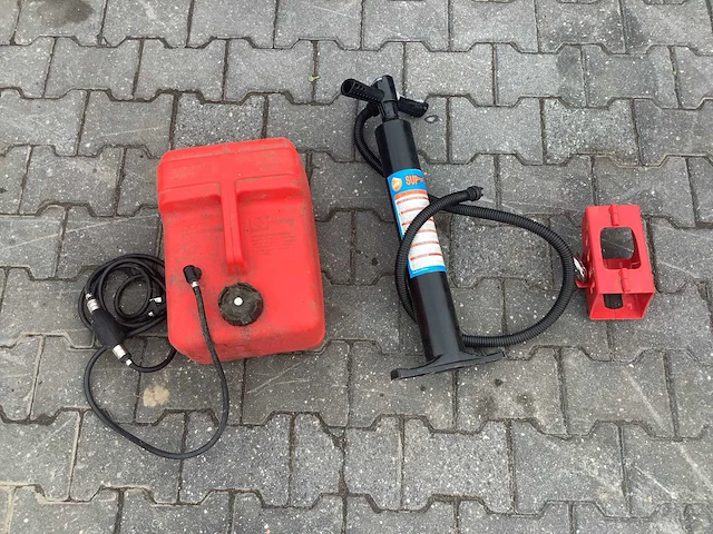 Roughneck 1-yd-009 rubberboot op trailer - afbeelding 3 van  11