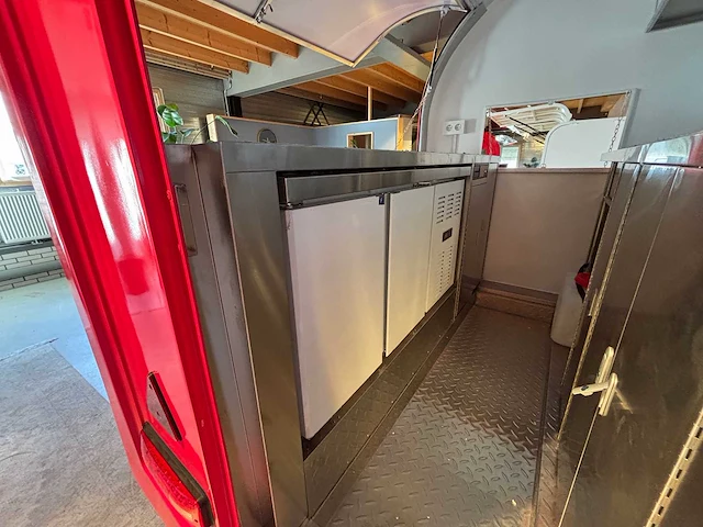 Roundtop - foodtruck - 2025 - afbeelding 18 van  28
