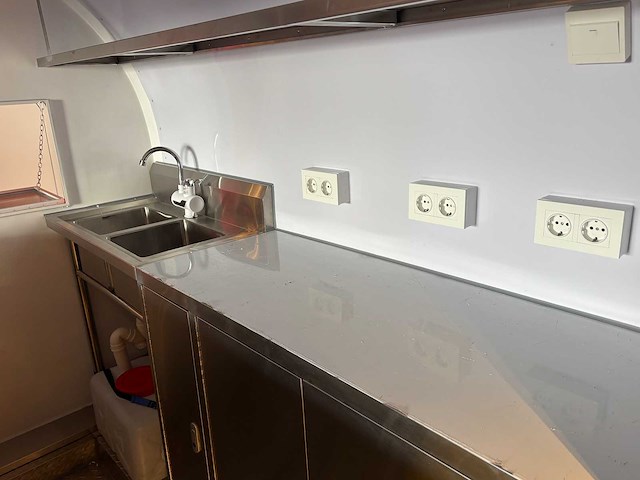 Roundtop - foodtruck - 2025 - afbeelding 16 van  22