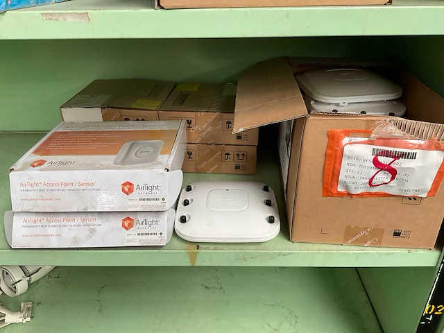 Routers (18x) - afbeelding 1 van  4