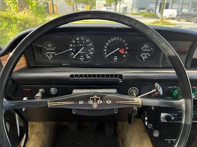 Rover - 1977 - tc-serie - 2.2 tc saloon - 64-ya-26 - afbeelding 2 van  17