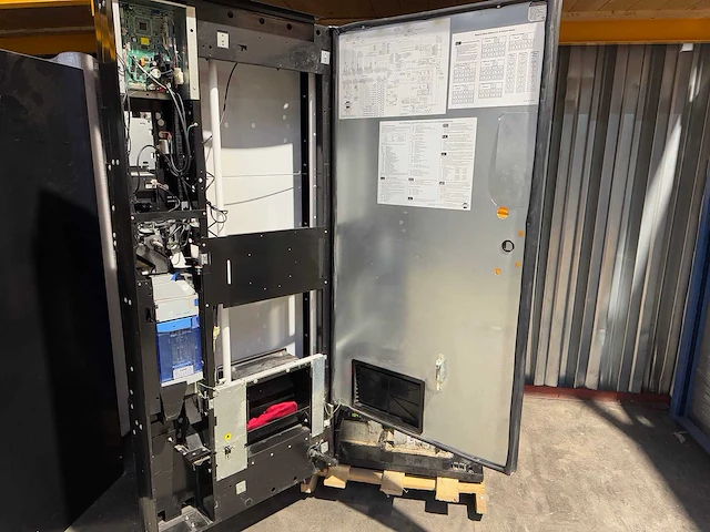 Royal vendors - 550 - frisdrankautomaat - vending machine - afbeelding 2 van  10
