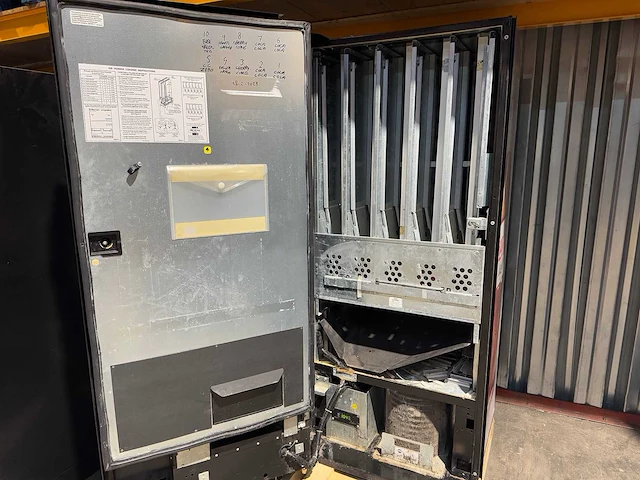 Royal vendors - 550 - frisdrankautomaat - vending machine - afbeelding 8 van  10