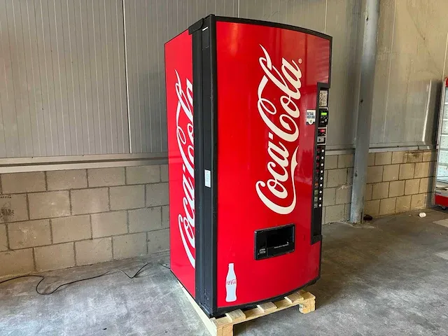 Royal vendors - 660 - frisdrankautomaat - vending machine - afbeelding 1 van  10