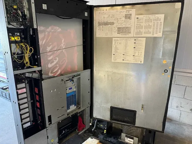 Royal vendors - 660 - frisdrankautomaat - vending machine - afbeelding 7 van  10