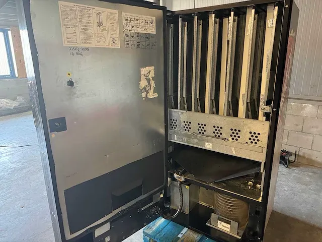 Royal vendors - 660 - frisdrankautomaat - vending machine - afbeelding 7 van  11