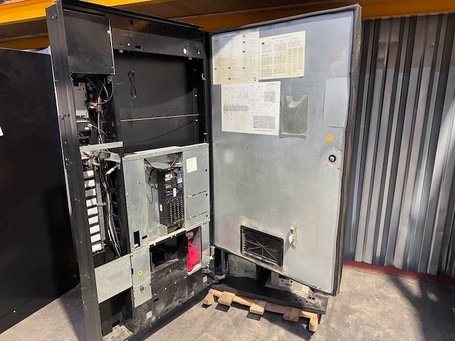 Royal vendors - 660 - frisdrankautomaat - vending machine - afbeelding 6 van  8