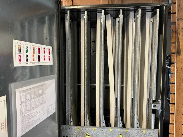 Royal vendors - 804 - frisdrankautomaat - vending machine - afbeelding 5 van  9