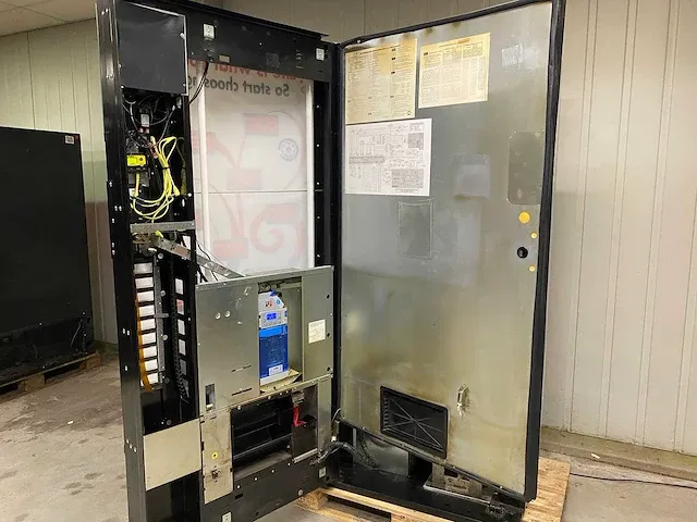 Royal vendors - 804-10 - frisdrankautomaat - vending machine - afbeelding 7 van  10