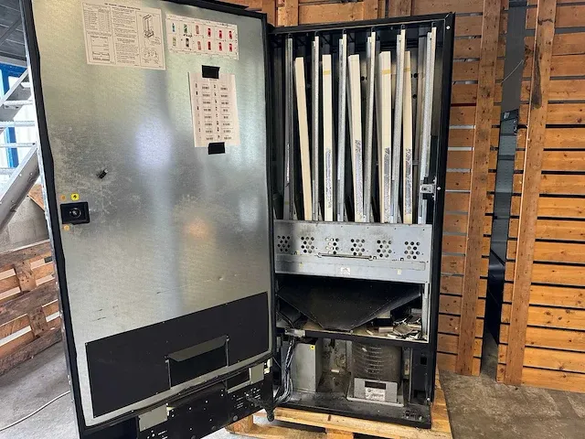 Royal vendors - 804-9 - frisdrankautomaat - vending machine - afbeelding 3 van  11