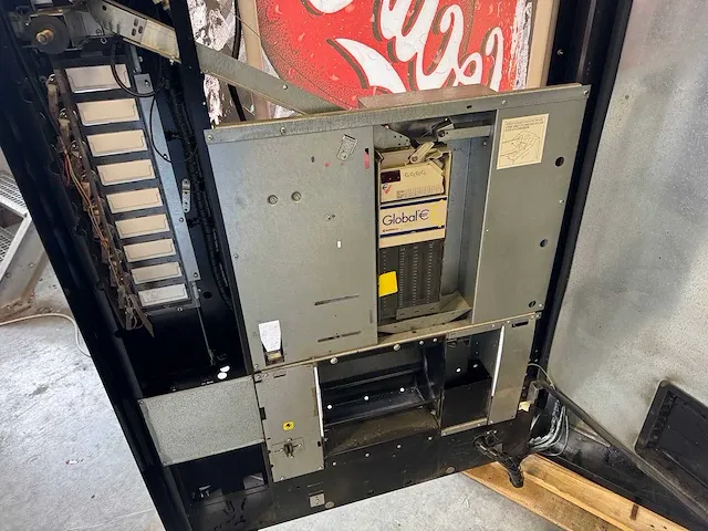 Royal vendors - 804-9 - frisdrankautomaat - vending machine - afbeelding 9 van  11