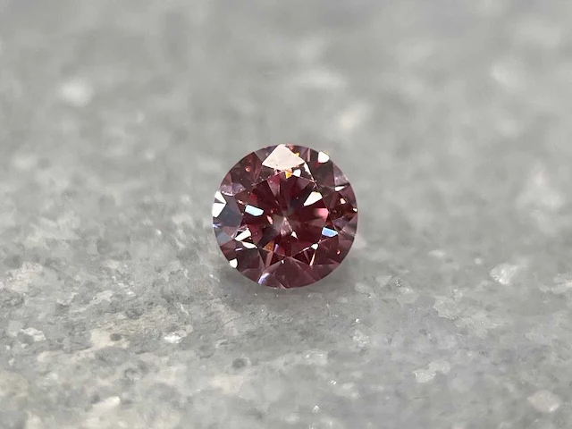 Roze diamant - 0.19 carat briljant geslepen diamant - afbeelding 1 van  4
