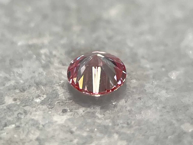 Roze diamant - 0.19 carat briljant geslepen diamant - afbeelding 2 van  4