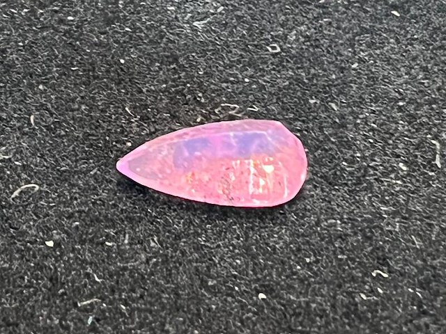 Roze saffier - natuurlijke roze saffier van 3.24 carat - afbeelding 2 van  2