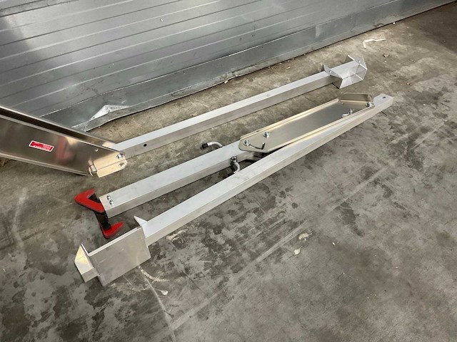 Rss200 plat dak staander met valstopapparaat met lijnklem (2x) - afbeelding 10 van  10