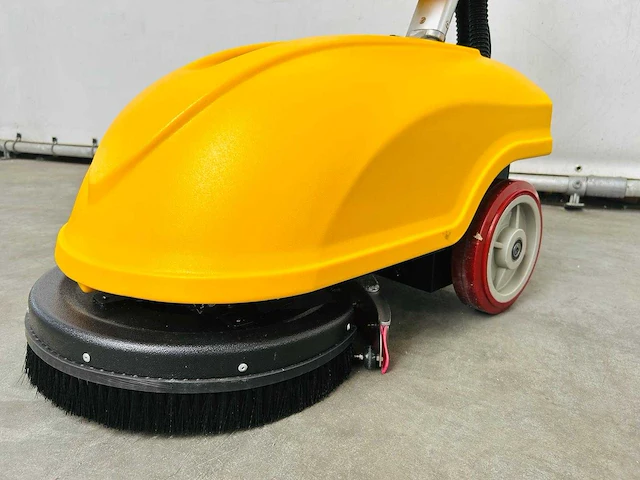 Rte - 2025 - fs30 - vloerschrobzuigmachine - afbeelding 9 van  12